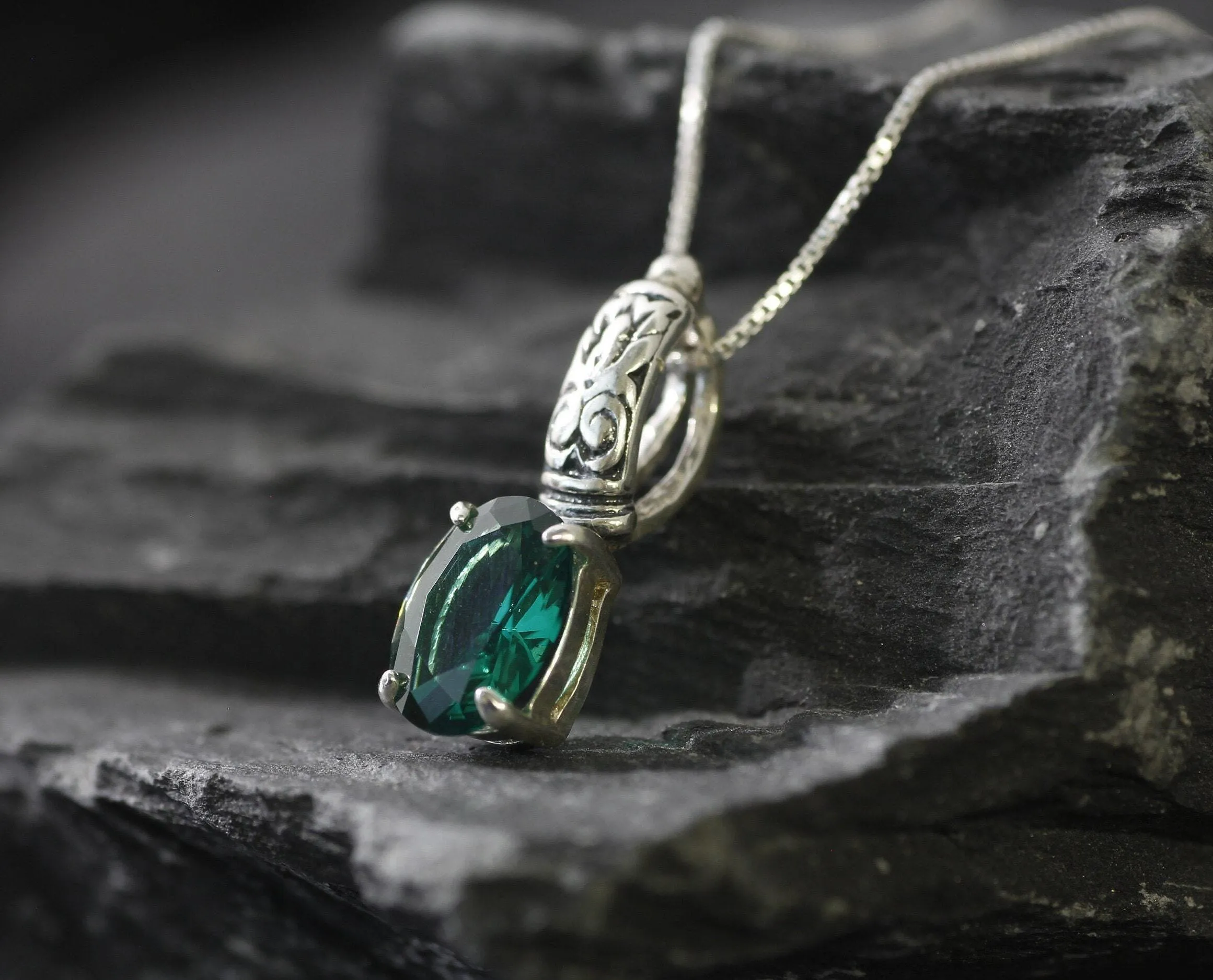 Boho Emerald Pendant - Green Tribal Necklace - Vintage Drop Necklace