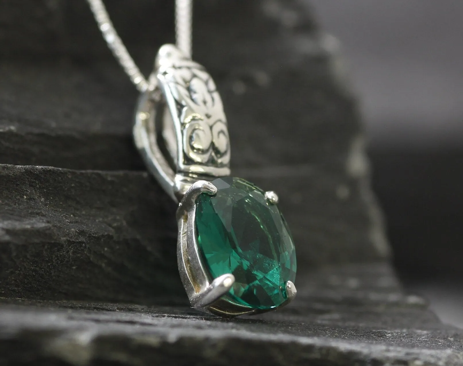 Boho Emerald Pendant - Green Tribal Necklace - Vintage Drop Necklace