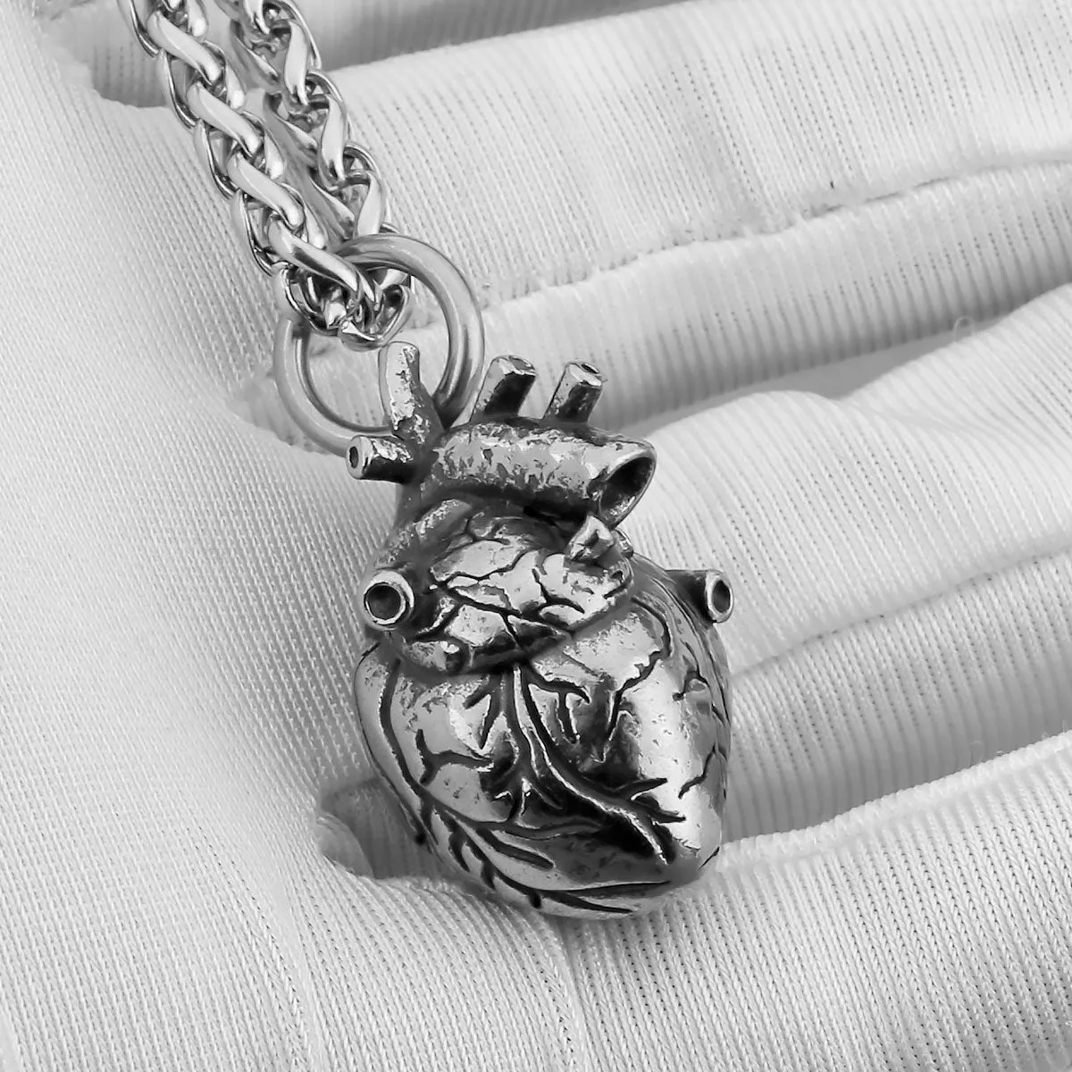 Fashion Minimalist Heart Necklace Men and Women Anatomical Heart Hip Hop Pendant
