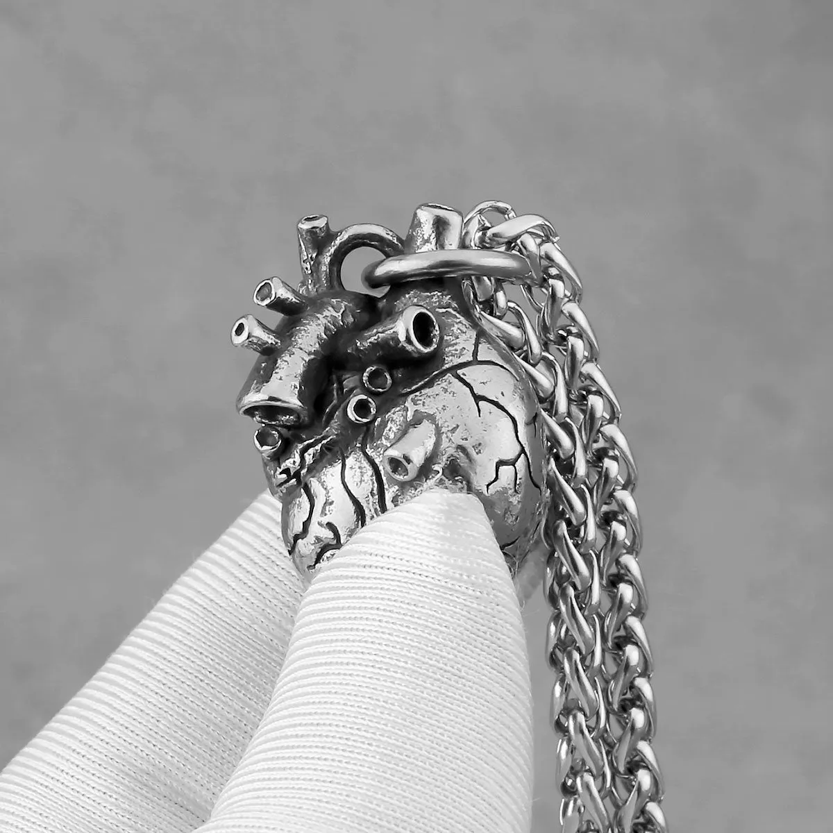 Fashion Minimalist Heart Necklace Men and Women Anatomical Heart Hip Hop Pendant