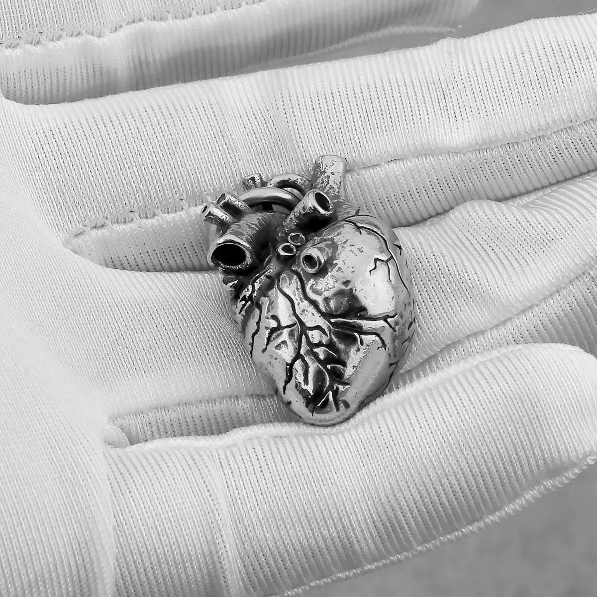 Fashion Minimalist Heart Necklace Men and Women Anatomical Heart Hip Hop Pendant