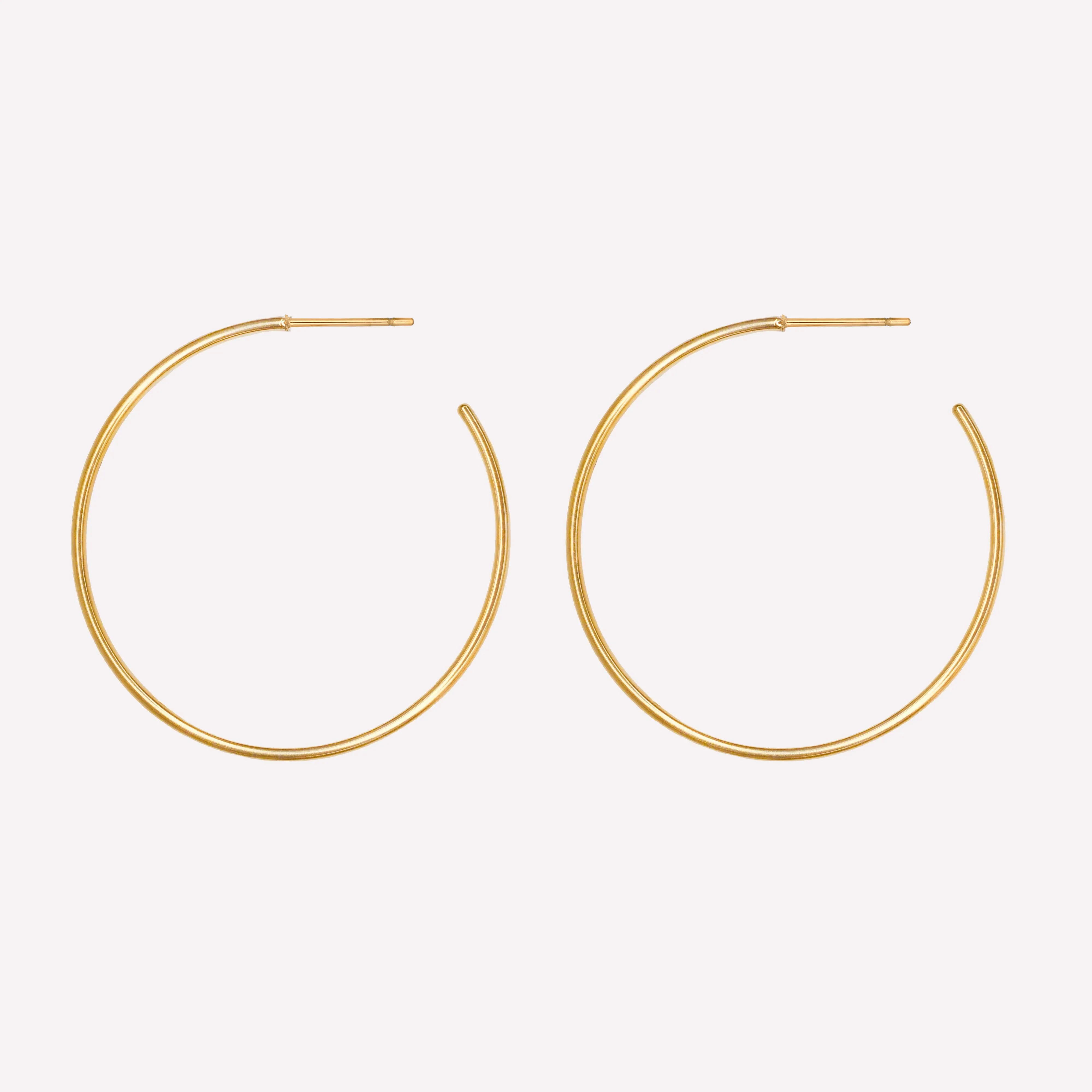LARGE HOOP EARRINGS IN GOLD