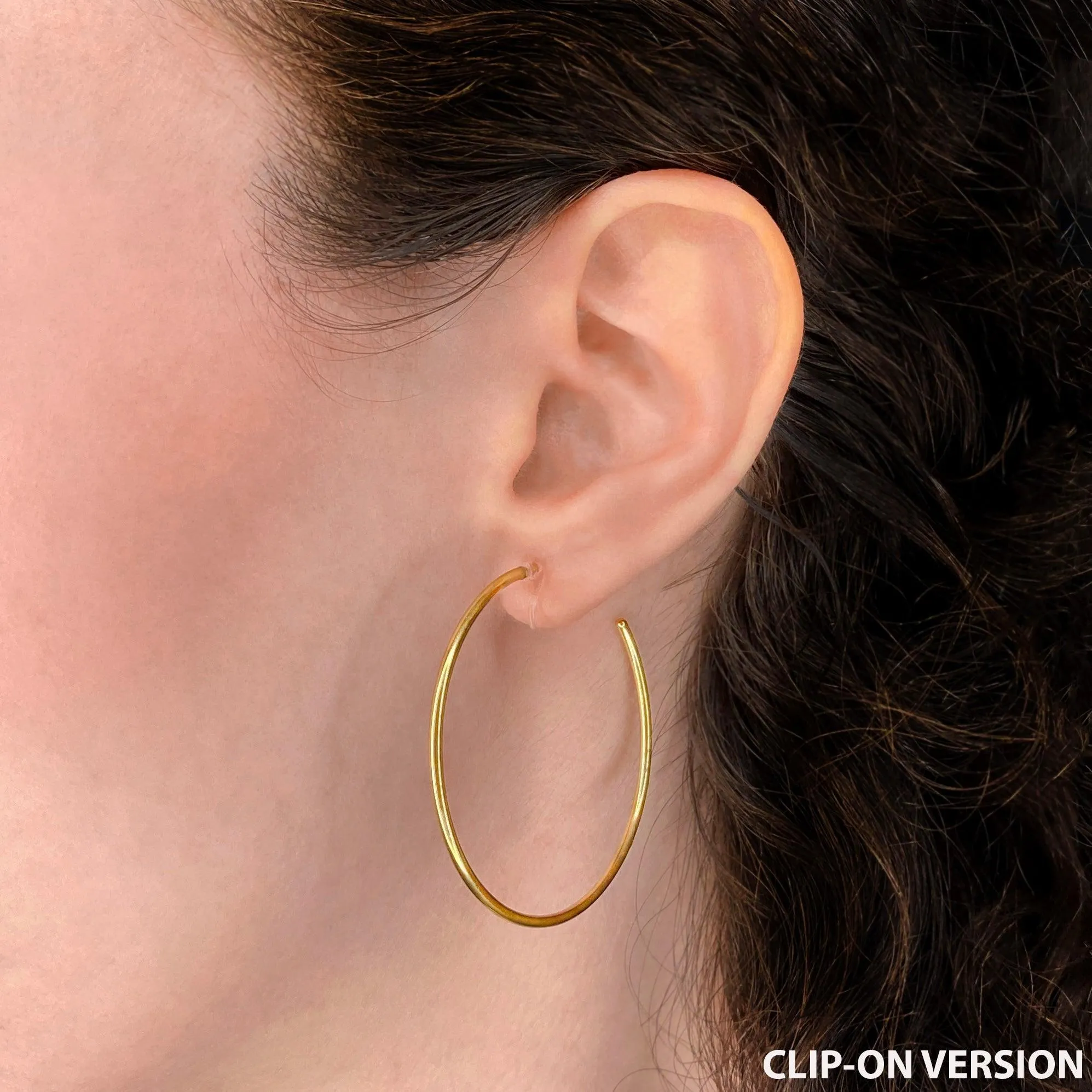 LARGE HOOP EARRINGS IN GOLD