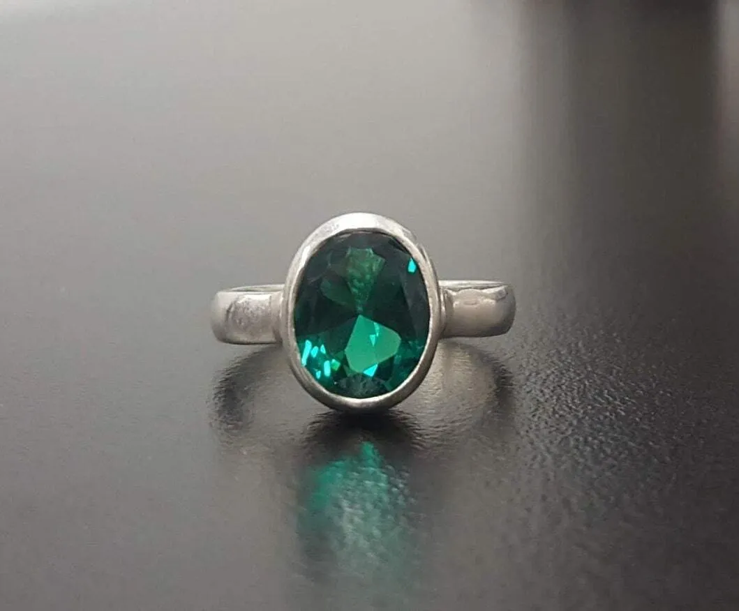 Solitaire Emerald Ring - Green Oval Ring - Vintage Bezel Ring